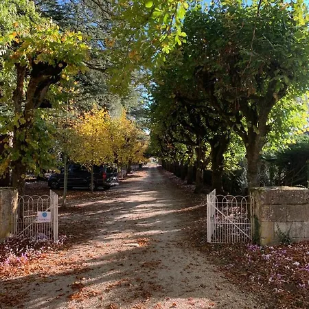 Domaine Des Tilleuls Holiday home Montamise